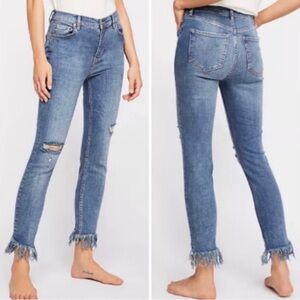 Free People Great Heights Frayed Hem‎ Distressed Jeans Size 28 Medium wash